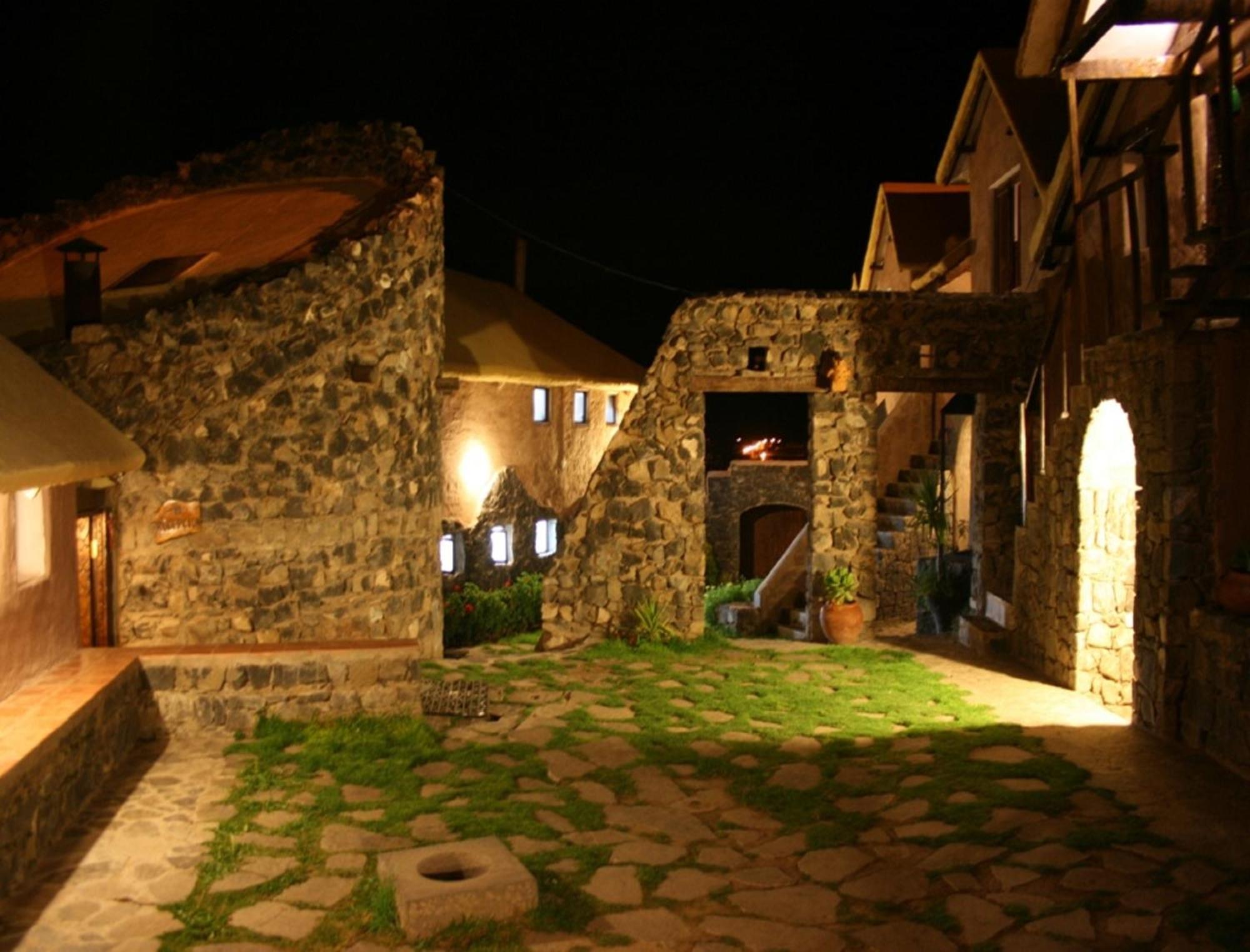 Pozo Del Cielo Hotel Chivay Exterior photo